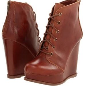 STEVE MADDEN Thronne Leather Wedge Bootie
